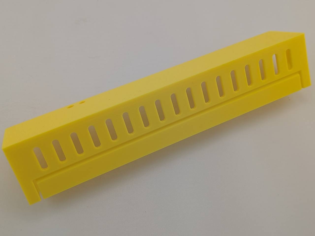 Yellow Kicker 40SS 50SI 80SS 100SI replacement amplifier terminal cover, product-only front view